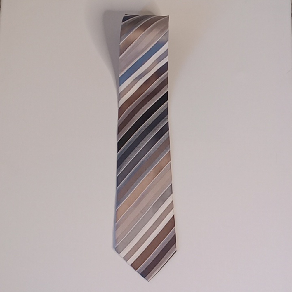 Kenneth Cole Reaction Tie 100% Silk Striped